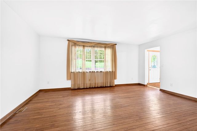 709 Vernon Dr, Rostraver, PA 15012