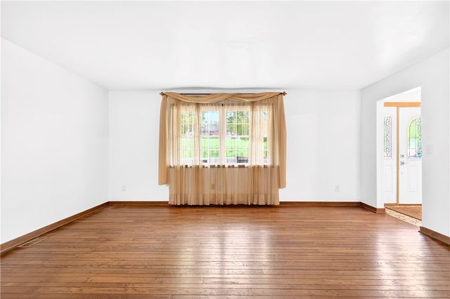 709 Vernon Dr, Rostraver, PA 15012