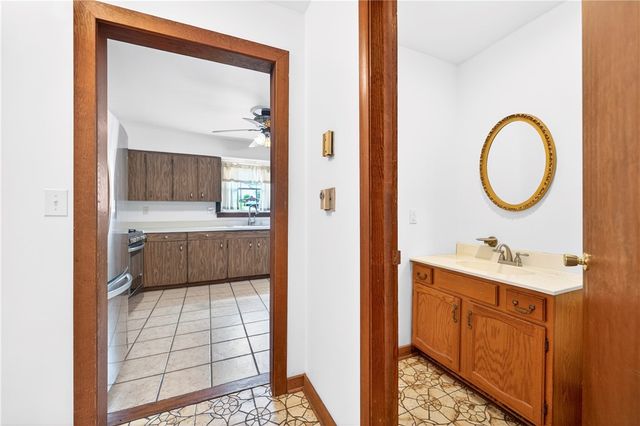 709 Vernon Dr, Rostraver, PA 15012