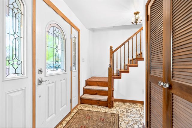709 Vernon Dr, Rostraver, PA 15012