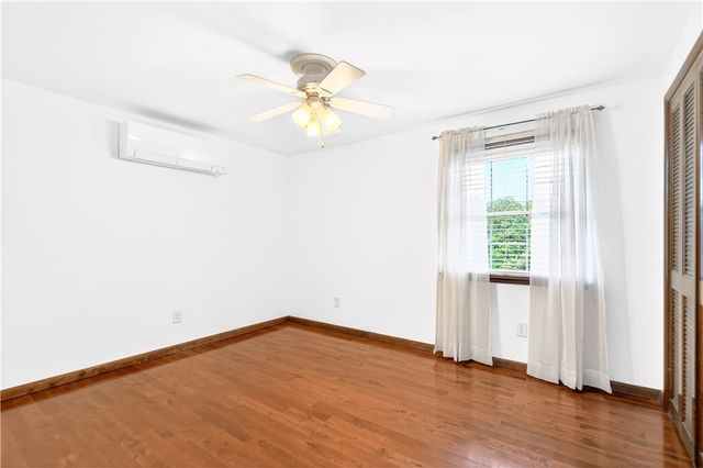 709 Vernon Dr, Rostraver, PA 15012