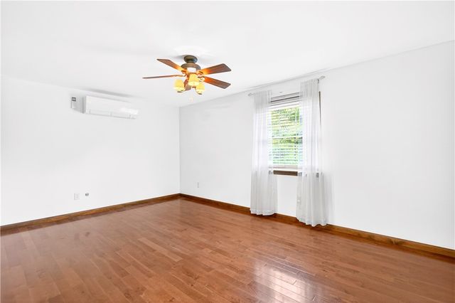 709 Vernon Dr, Rostraver, PA 15012