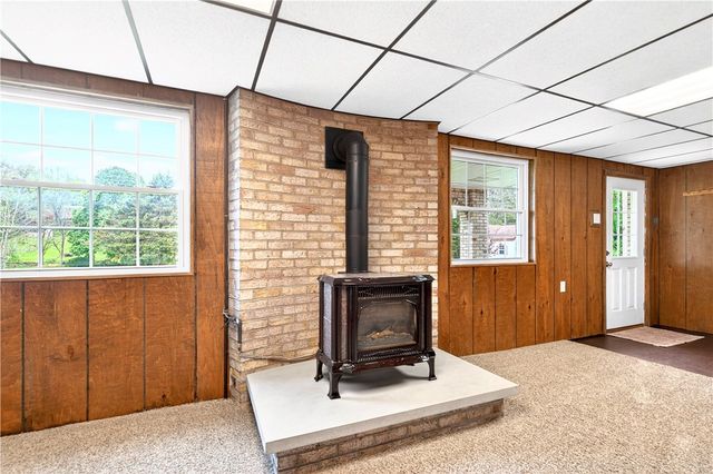709 Vernon Dr, Rostraver, PA 15012