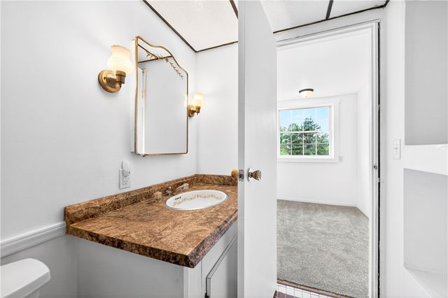 709 Vernon Dr, Rostraver, PA 15012