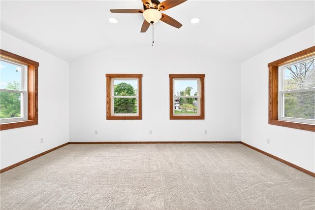 709 Vernon Dr, Rostraver, PA 15012