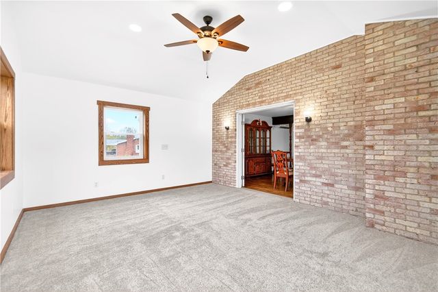 709 Vernon Dr, Rostraver, PA 15012