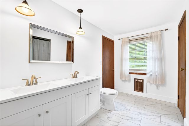 709 Vernon Dr, Rostraver, PA 15012