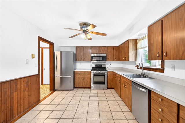 709 Vernon Dr, Rostraver, PA 15012