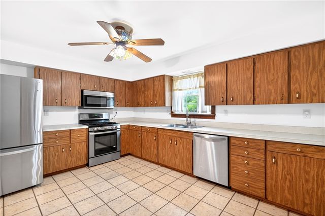 709 Vernon Dr, Rostraver, PA 15012