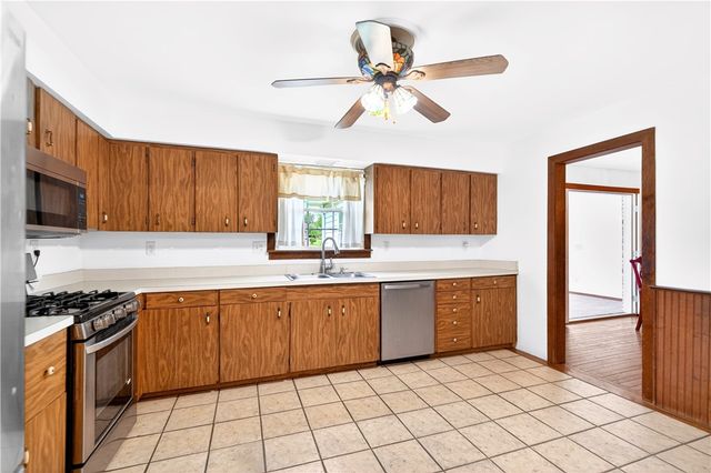 709 Vernon Dr, Rostraver, PA 15012