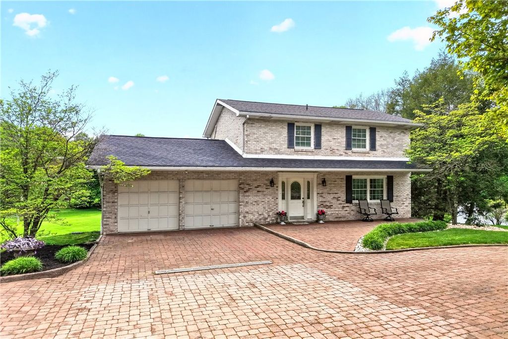 709 Vernon Dr, Rostraver, PA 15012