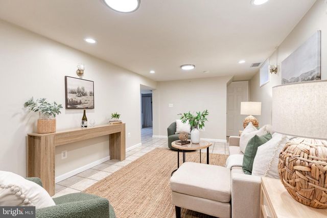 5015 IROQUOIS ST, College Park, MD 20740