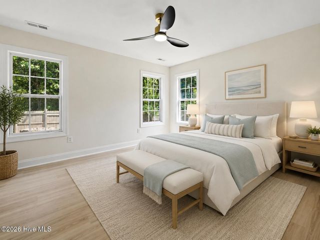 215 Gardenview Court NE, Leland, NC 28451