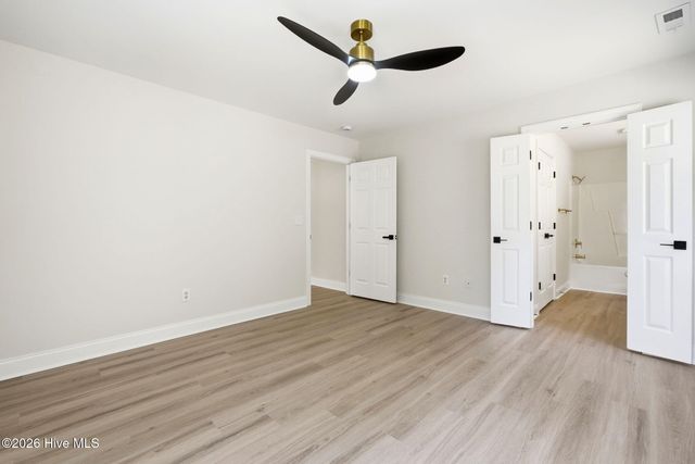 215 Gardenview Court NE, Leland, NC 28451
