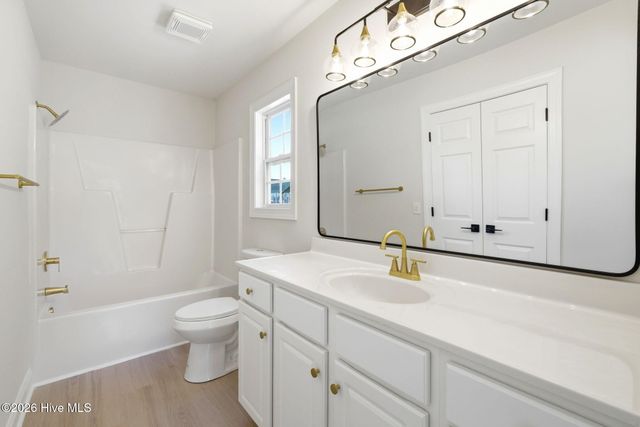 215 Gardenview Court NE, Leland, NC 28451