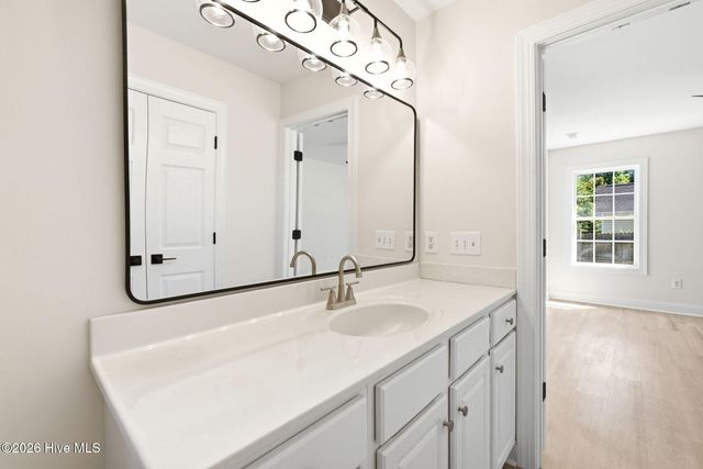 215 Gardenview Court NE, Leland, NC 28451