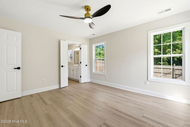 215 Gardenview Court NE, Leland, NC 28451
