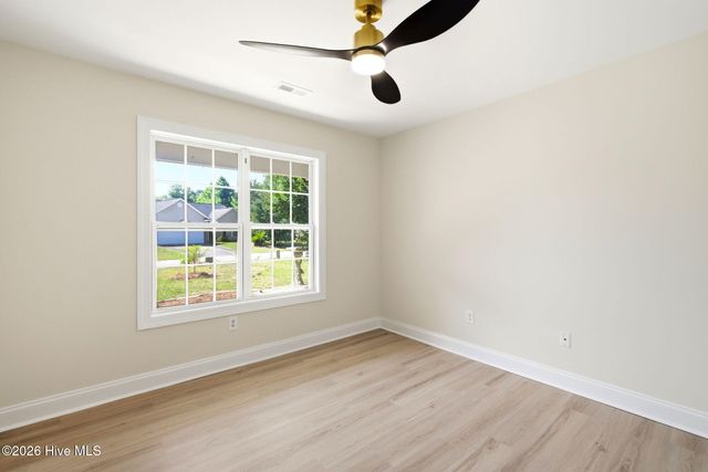 215 Gardenview Court NE, Leland, NC 28451