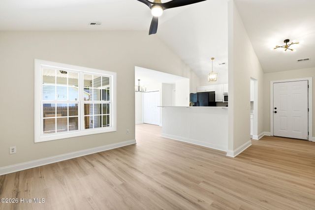 215 Gardenview Court NE, Leland, NC 28451