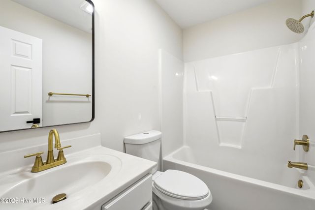 215 Gardenview Court NE, Leland, NC 28451