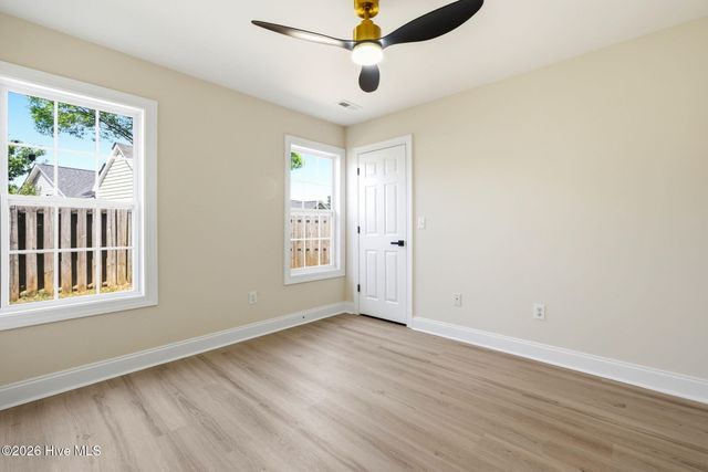 215 Gardenview Court NE, Leland, NC 28451