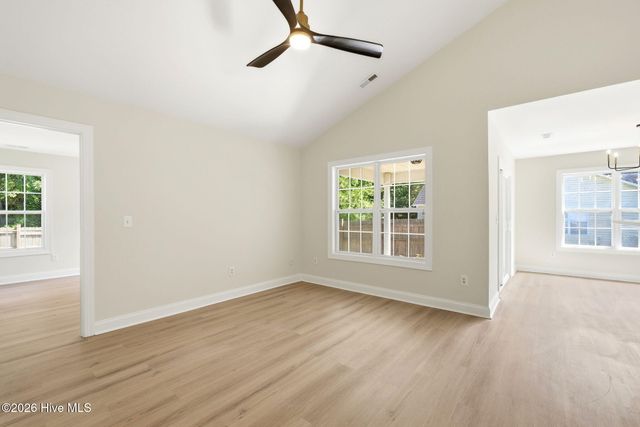215 Gardenview Court NE, Leland, NC 28451