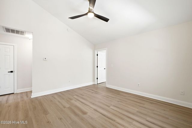 215 Gardenview Court NE, Leland, NC 28451