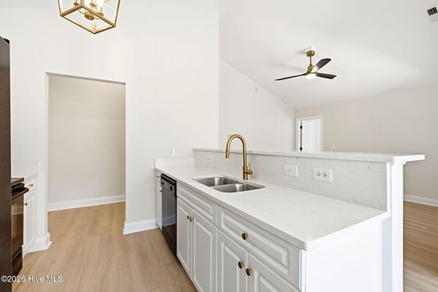 215 Gardenview Court NE, Leland, NC 28451