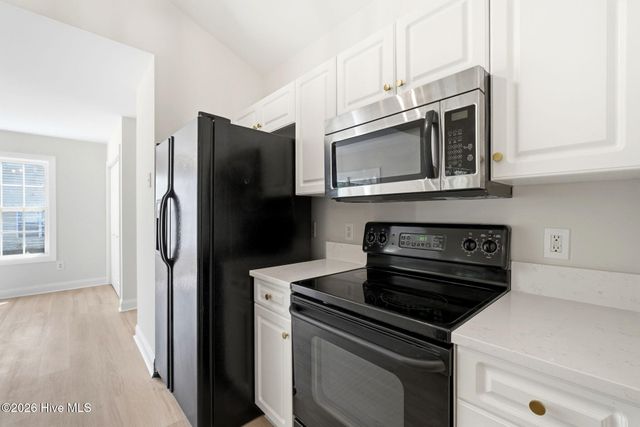 215 Gardenview Court NE, Leland, NC 28451