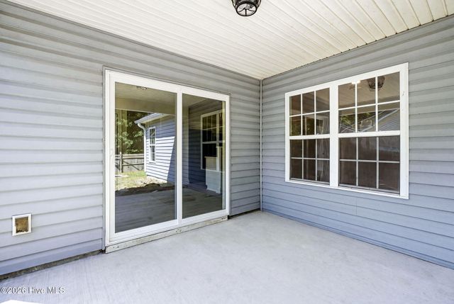 215 Gardenview Court NE, Leland, NC 28451