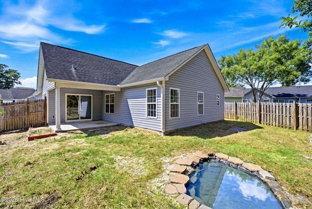 215 Gardenview Court NE, Leland, NC 28451