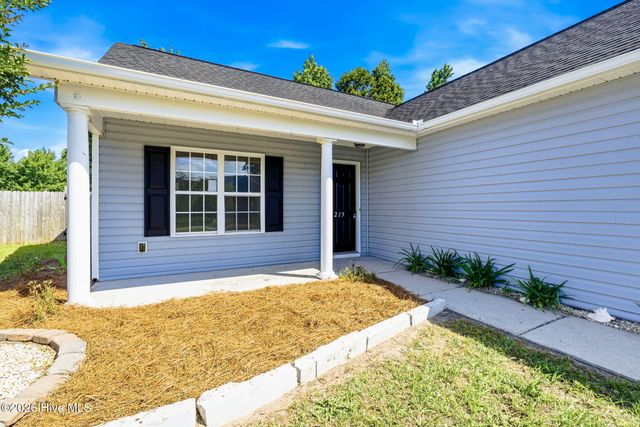 215 Gardenview Court NE, Leland, NC 28451