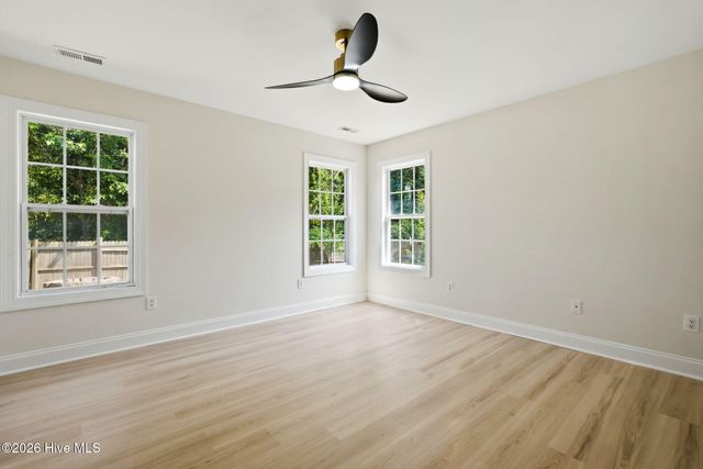 215 Gardenview Court NE, Leland, NC 28451
