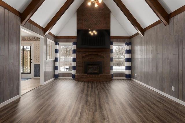 1601 NW Weatherstone Court, Blue Springs, MO 64015