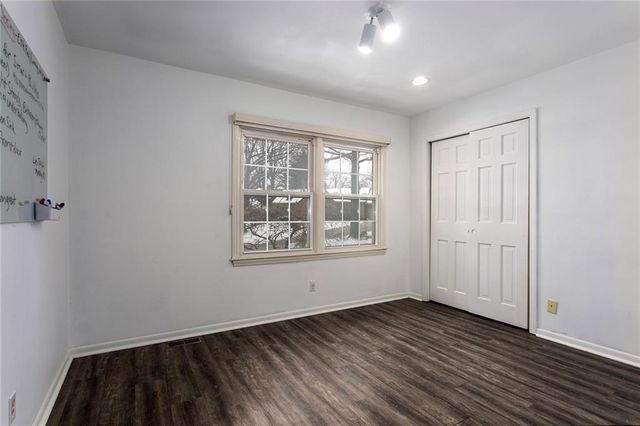 1601 NW Weatherstone Court, Blue Springs, MO 64015