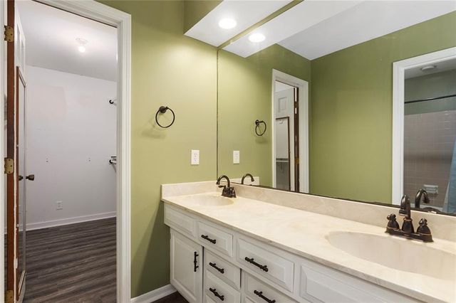 1601 NW Weatherstone Court, Blue Springs, MO 64015