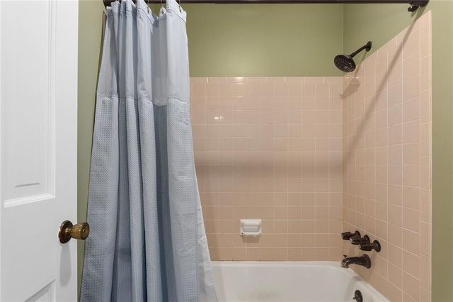 1601 NW Weatherstone Court, Blue Springs, MO 64015