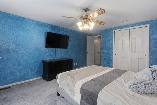 1601 NW Weatherstone Court, Blue Springs, MO 64015