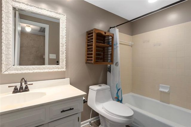 1601 NW Weatherstone Court, Blue Springs, MO 64015