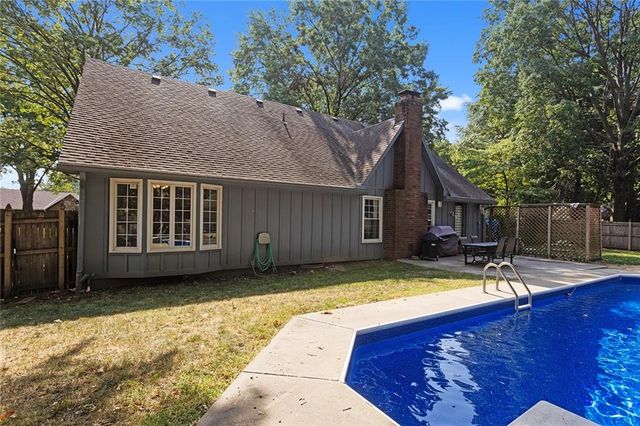 1601 NW Weatherstone Court, Blue Springs, MO 64015