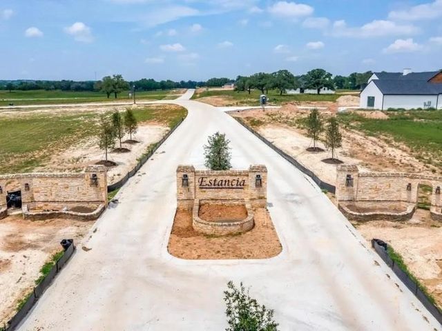 1035 Estancia Boulevard, Weatherford, TX 76088