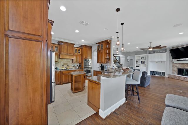 621 Diamond Point Drive, Oak Point, TX 75068