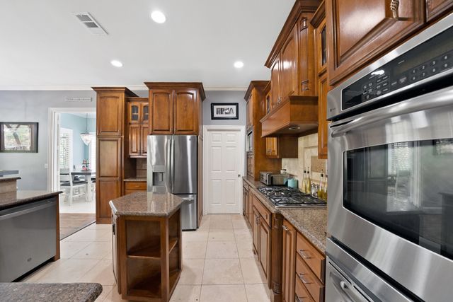 621 Diamond Point Drive, Oak Point, TX 75068