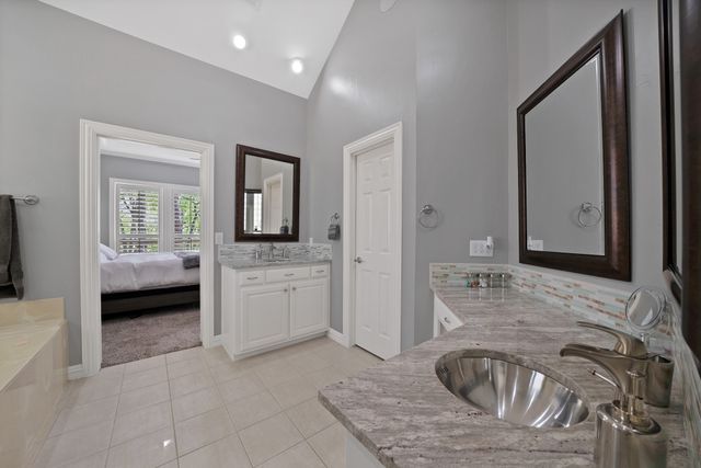 621 Diamond Point Drive, Oak Point, TX 75068