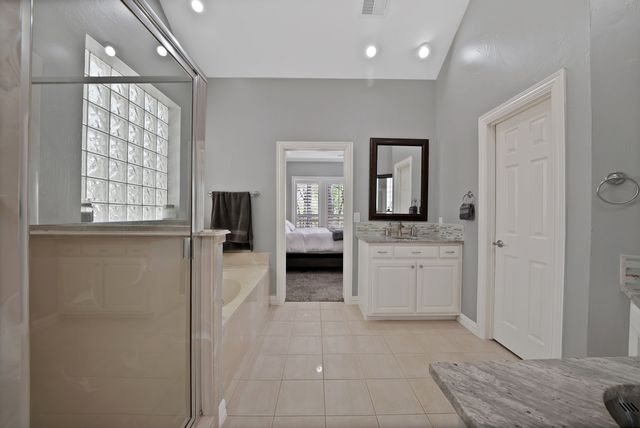 621 Diamond Point Drive, Oak Point, TX 75068