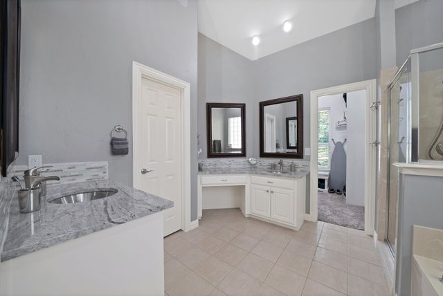 621 Diamond Point Drive, Oak Point, TX 75068