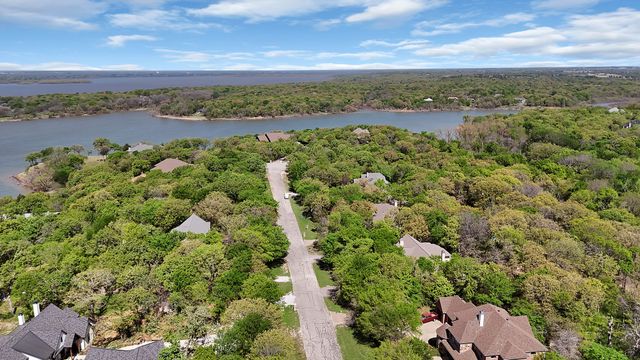 621 Diamond Point Drive, Oak Point, TX 75068