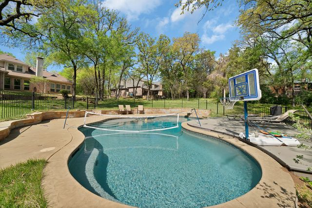 621 Diamond Point Drive, Oak Point, TX 75068