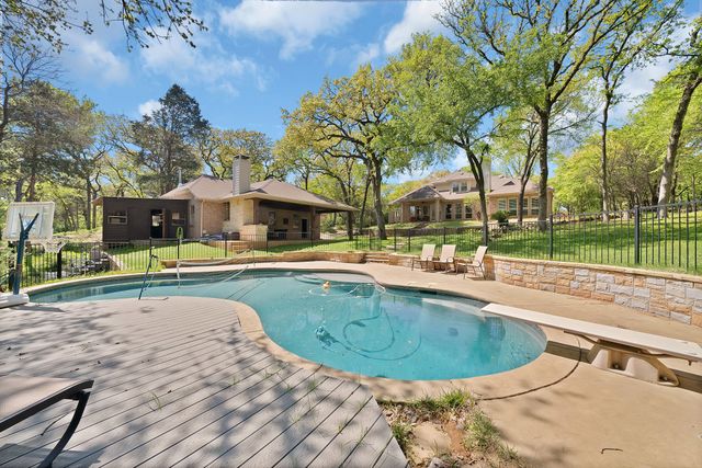 621 Diamond Point Drive, Oak Point, TX 75068