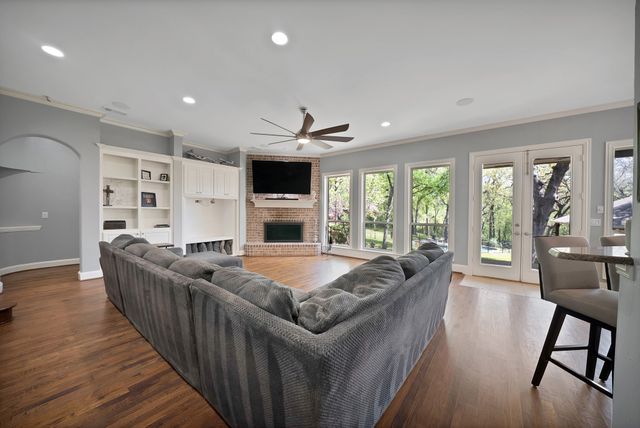 621 Diamond Point Drive, Oak Point, TX 75068